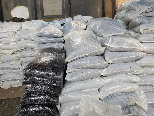Tumpukan aspal coldmix instan 